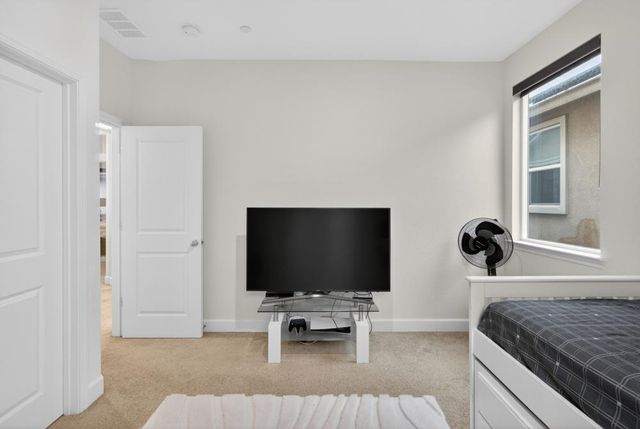 913 Puma St, Rocklin, CA 95765