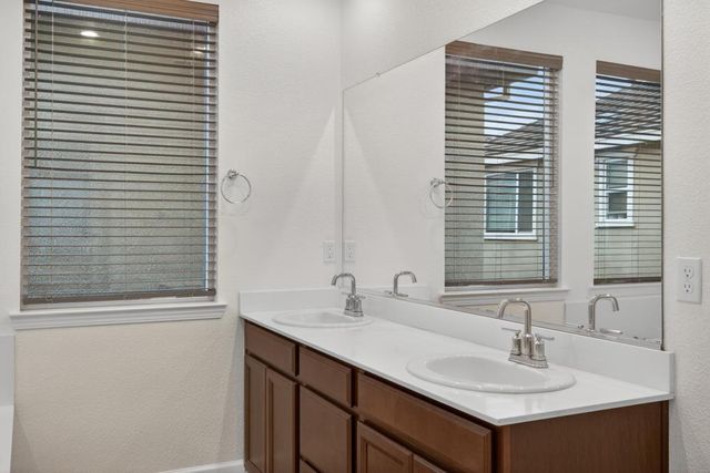 913 Puma St, Rocklin, CA 95765