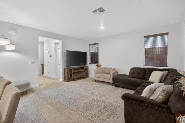 913 Puma St, Rocklin, CA 95765
