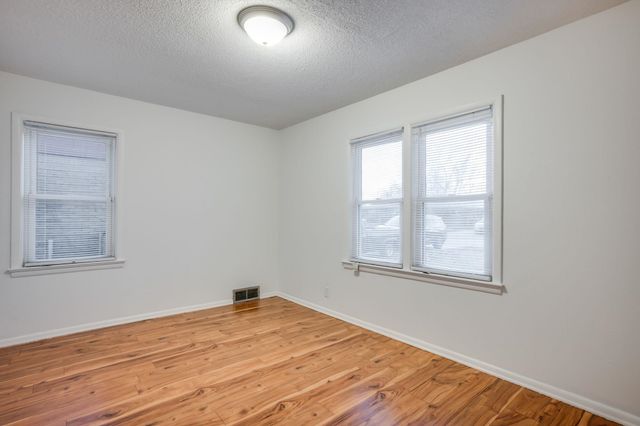 2320 S Alameda Pl, Wichita, KS 67211