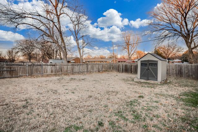 2320 S Alameda Pl, Wichita, KS 67211