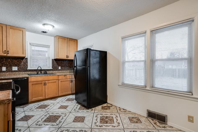 2320 S Alameda Pl, Wichita, KS 67211