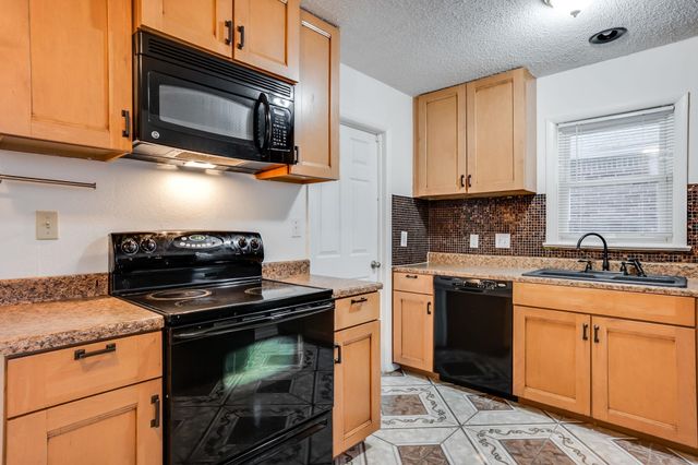 2320 S Alameda Pl, Wichita, KS 67211