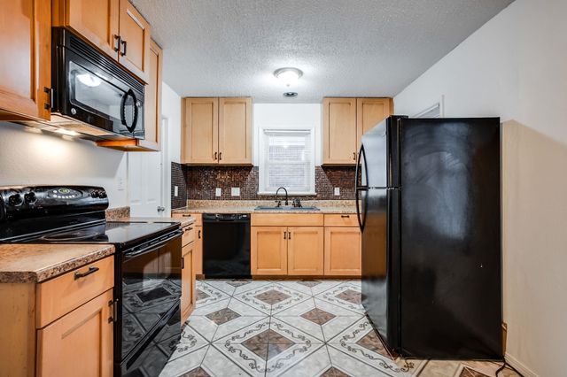 2320 S Alameda Pl, Wichita, KS 67211