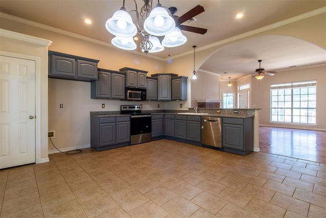8121 Woodhue Drive, Oklahoma City, OK 73135