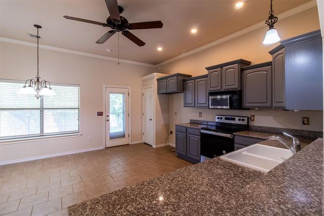 8121 Woodhue Drive, Oklahoma City, OK 73135