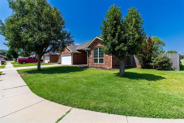 8121 Woodhue Drive, Oklahoma City, OK 73135