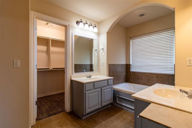 8121 Woodhue Drive, Oklahoma City, OK 73135