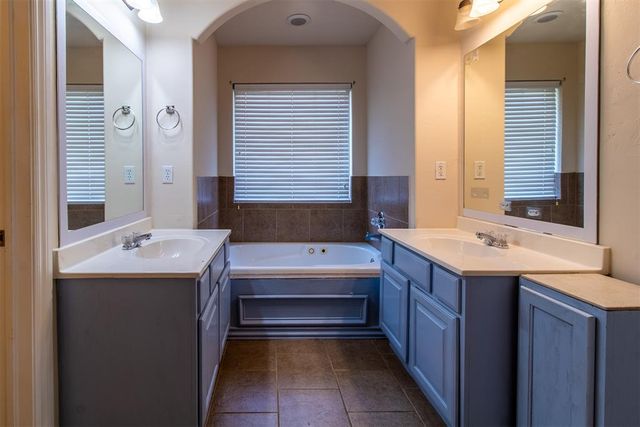 8121 Woodhue Drive, Oklahoma City, OK 73135
