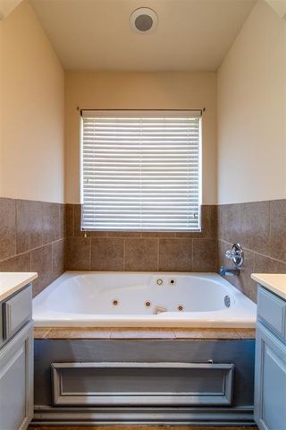 8121 Woodhue Drive, Oklahoma City, OK 73135