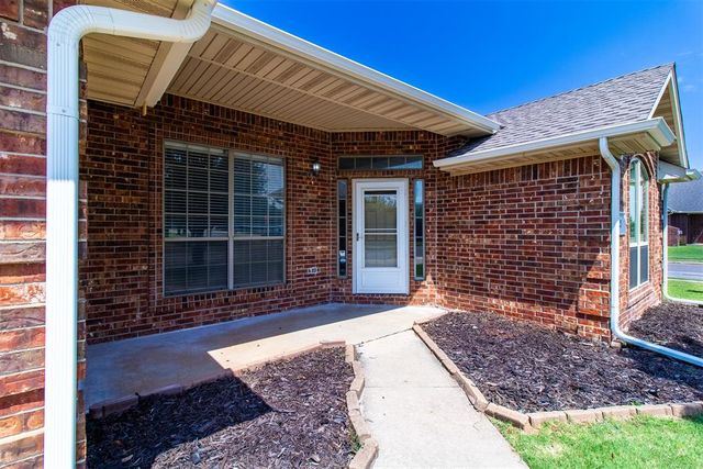 8121 Woodhue Drive, Oklahoma City, OK 73135