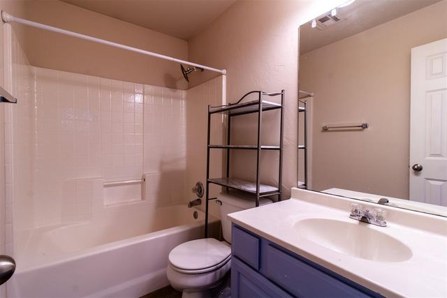 8121 Woodhue Drive, Oklahoma City, OK 73135