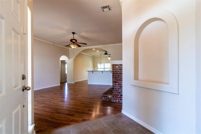 8121 Woodhue Drive, Oklahoma City, OK 73135