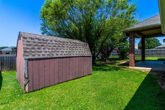 8121 Woodhue Drive, Oklahoma City, OK 73135