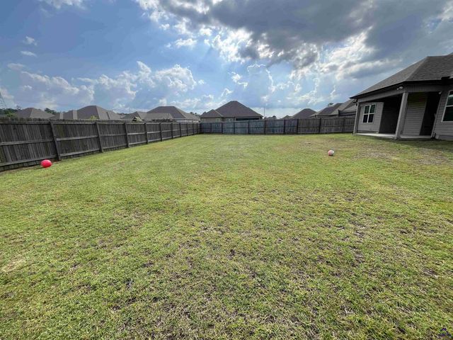 605 Charlestown Way, Bonaire, GA 31005