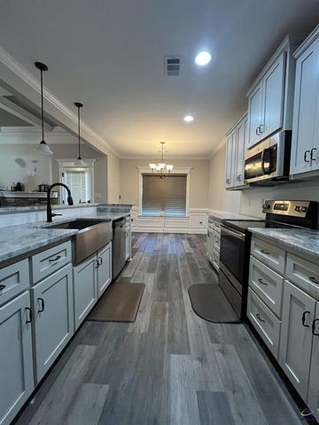 605 Charlestown Way, Bonaire, GA 31005