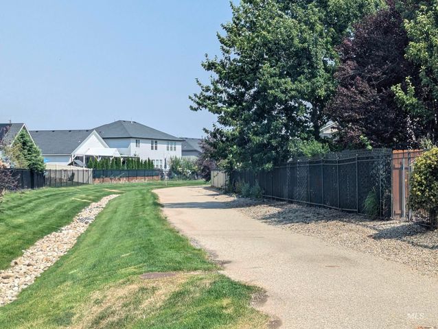 2526 N Honeysuckle Way, Kuna, ID 83634