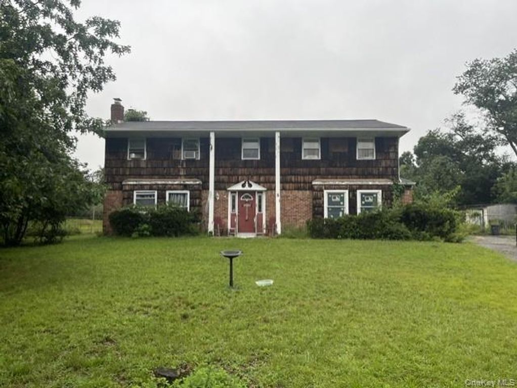 5 Selvia Court, Coram, NY 11727 — exterior