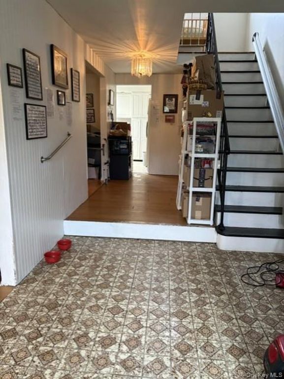 5 Selvia Court, Coram, NY 11727 — photo 2