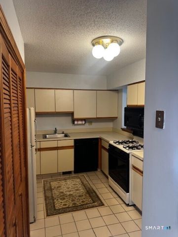 24 Millbrook Court 24, Newington, CT 06111