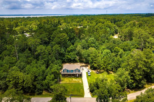 241 Whisperwood Drive, Onalaska, TX 77360