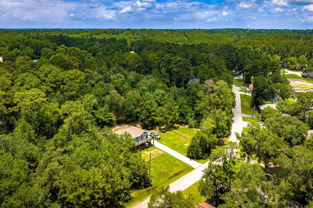 241 Whisperwood Drive, Onalaska, TX 77360