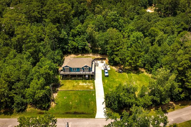 241 Whisperwood Drive, Onalaska, TX 77360