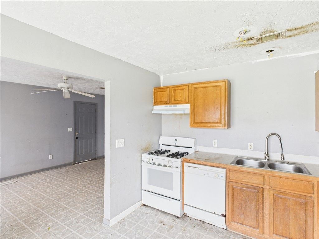 304 Mesa Drive, Bryan, TX 77802 — photo 2