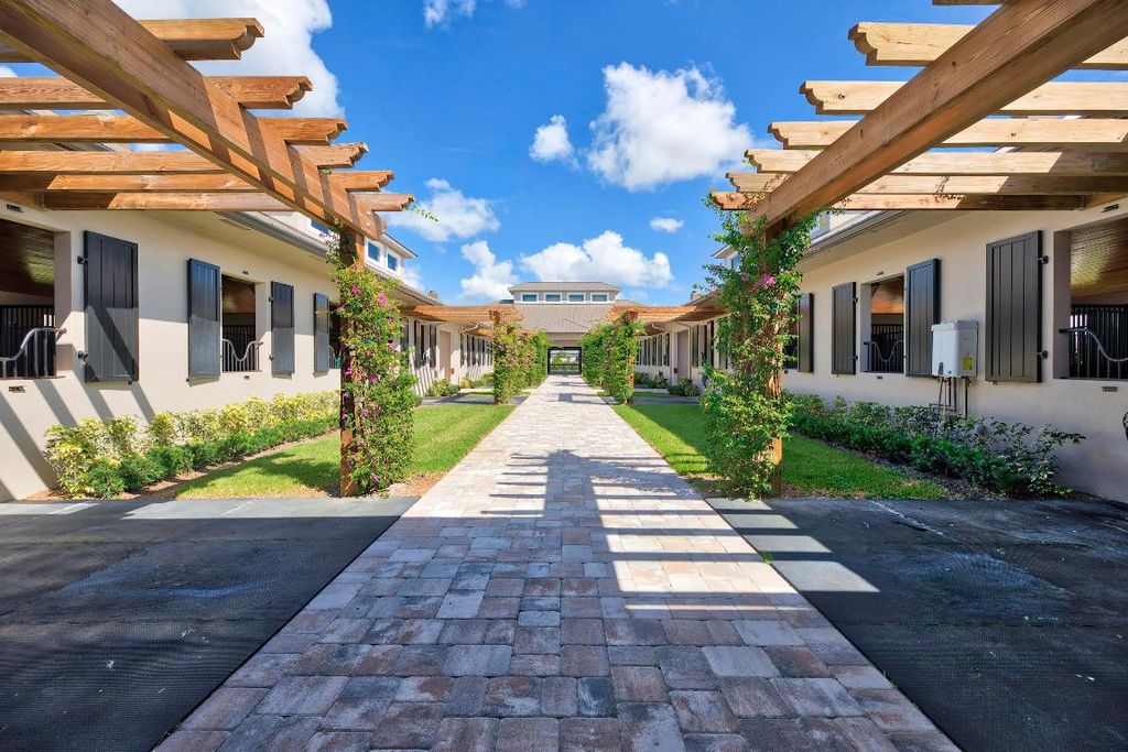 Image 4 of property listing at 5219 130th Avenue S, Wellington, FL 33449