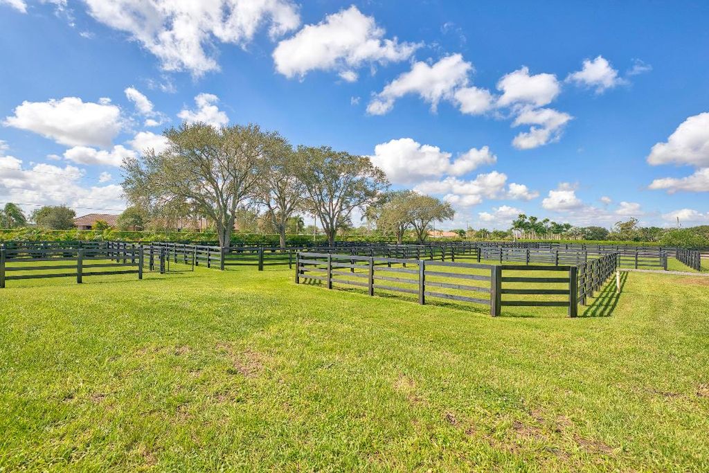 Image 8 of property listing at 5219 130th Avenue S, Wellington, FL 33449