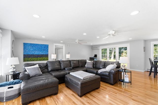 14 King Philip Path, Mendon, MA 01756