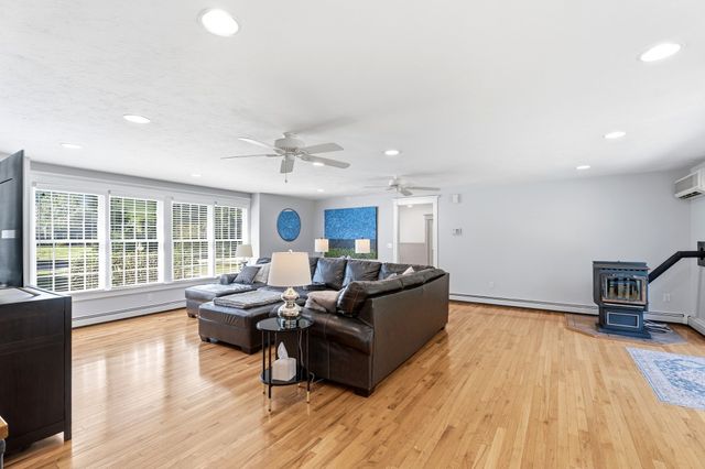 14 King Philip Path, Mendon, MA 01756