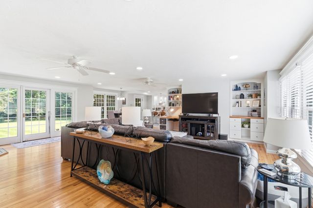 14 King Philip Path, Mendon, MA 01756