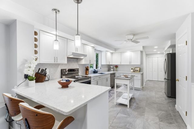 14 King Philip Path, Mendon, MA 01756
