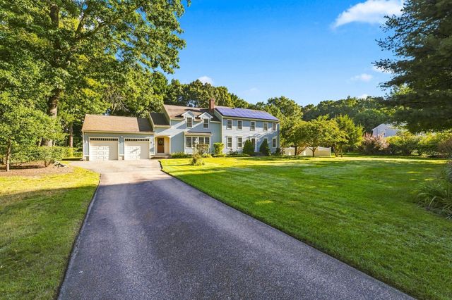 14 King Philip Path, Mendon, MA 01756