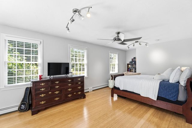 14 King Philip Path, Mendon, MA 01756