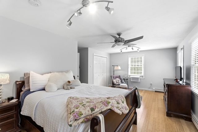 14 King Philip Path, Mendon, MA 01756