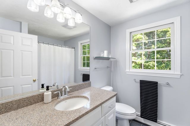 14 King Philip Path, Mendon, MA 01756