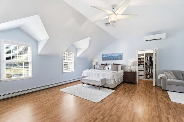14 King Philip Path, Mendon, MA 01756