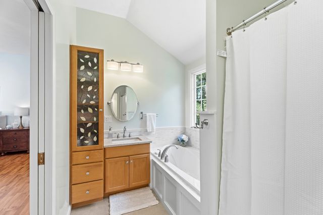 14 King Philip Path, Mendon, MA 01756