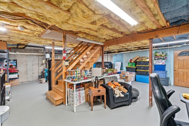 14 King Philip Path, Mendon, MA 01756