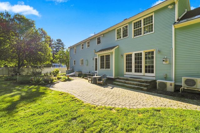 14 King Philip Path, Mendon, MA 01756