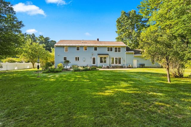 14 King Philip Path, Mendon, MA 01756