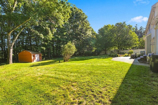 14 King Philip Path, Mendon, MA 01756