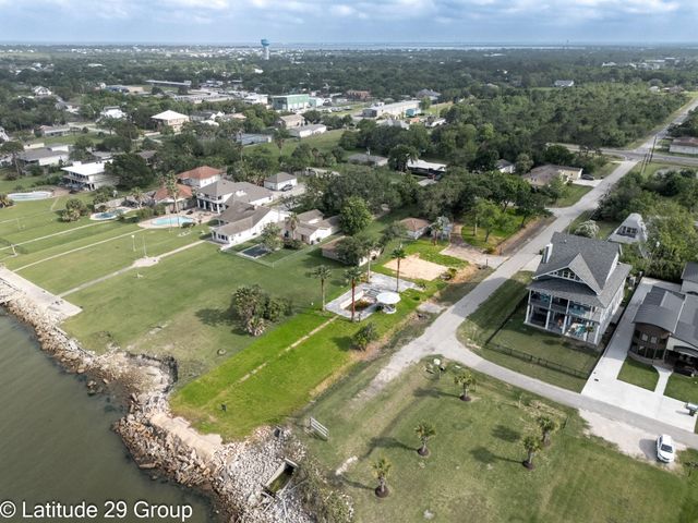 2588 Cliff Drive, Dickinson, TX 77539