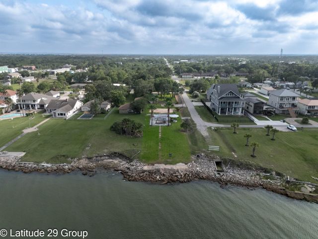 2588 Cliff Drive, Dickinson, TX 77539