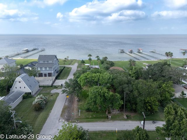2588 Cliff Drive, Dickinson, TX 77539