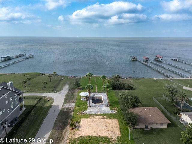 2588 Cliff Drive, Dickinson, TX 77539