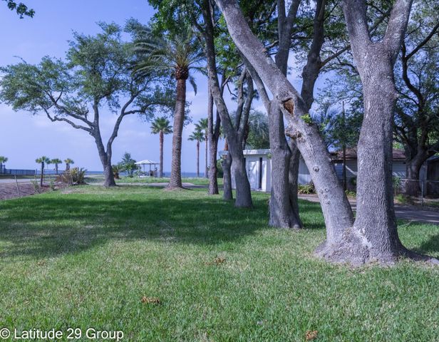 2588 Cliff Drive, Dickinson, TX 77539
