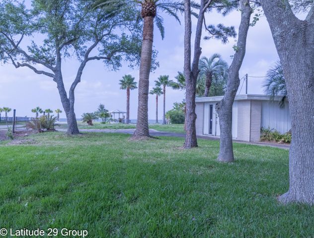 2588 Cliff Drive, Dickinson, TX 77539